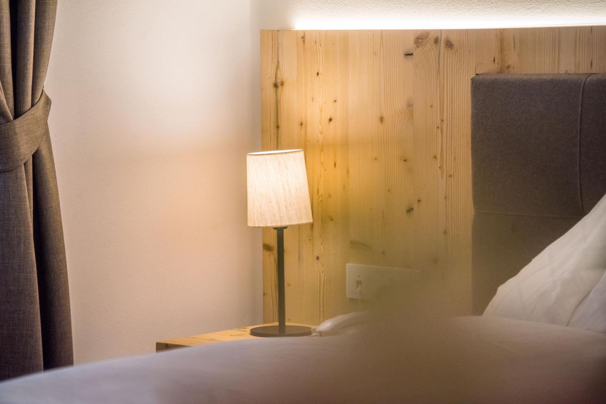 Hotel Fronza - Your Hike & Mountain Home Lutago Habitación foto